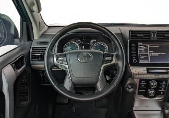 Подержанный автомобиль Toyota Land Cruiser Prado 2021 года (21 фото)