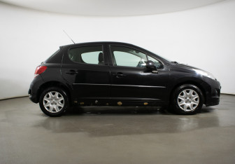 Подержанный автомобиль Peugeot 207 Hatchback 2010 года (4 фото)