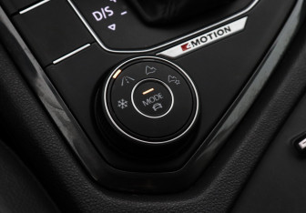 Подержанный автомобиль Volkswagen Tiguan 2018 года (12 фото)