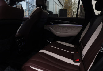 Подержанный автомобиль Geely Monjaro 2023 года (9 фото)