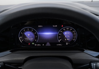 Подержанный автомобиль Volkswagen Golf GTI Hatchback 2022 года (12 фото)