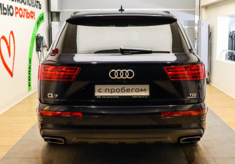 Подержанный автомобиль Audi Q7 2017 года (5 фото)
