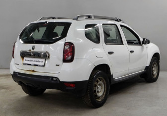 Подержанный автомобиль Renault Duster 2016 года (5 фото)