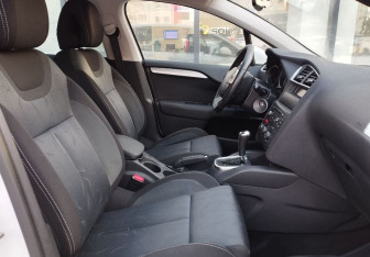 Подержанный автомобиль Citroen C4 Hatchback 2012 года (10 фото)