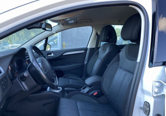 Подержанный автомобиль Citroen C4 Hatchback 2012 года (19 фото)