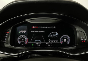 Подержанный автомобиль Audi Q8 2018 года (11 фото)