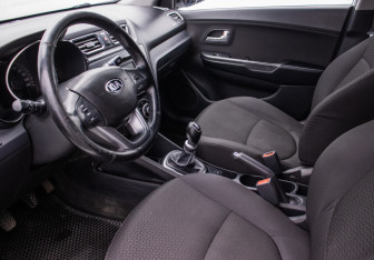 Подержанный автомобиль Kia Rio Sedan 2014 года (10 фото)