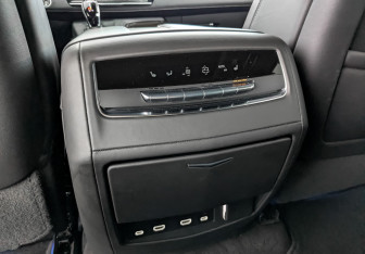 Подержанный автомобиль Cadillac Escalade Suv 2023 года (30 фото)