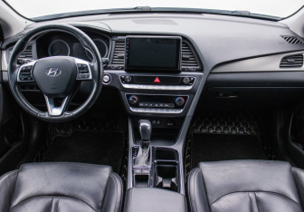 Подержанный автомобиль Hyundai Sonata 2019 года (13 фото)