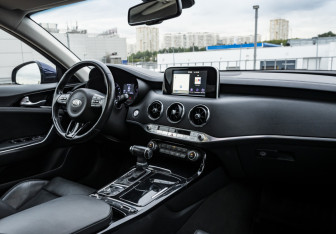 Подержанный автомобиль Kia Stinger 2019 года (16 фото)
