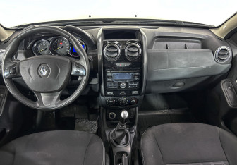 Подержанный автомобиль Renault Duster 2017 года (11 фото)