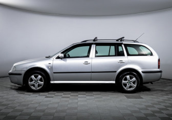 Подержанный автомобиль Skoda Octavia Wagon 2002 года (8 фото)