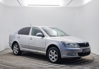 Подержанный автомобиль Skoda Octavia Liftback 2011 года (3 фото)