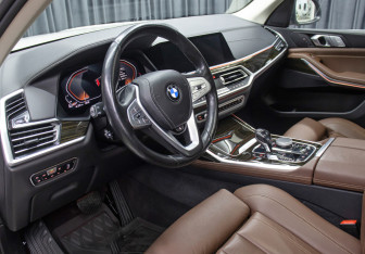 Подержанный автомобиль BMW X7 2019 года (37 фото)