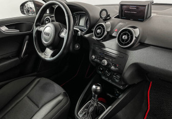 Подержанный автомобиль Audi A1 2012 года (9 фото)