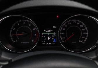 Подержанный автомобиль Mitsubishi ASX 2012 года (16 фото)