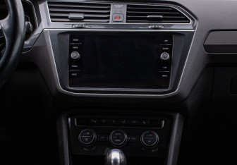 Подержанный автомобиль Volkswagen Tiguan 2019 года (14 фото)
