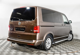 Подержанный автомобиль Volkswagen Multivan 2012 года (3 фото)