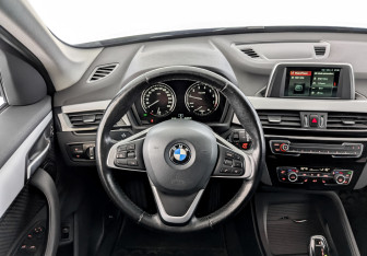 Подержанный автомобиль BMW X1 2019 года (21 фото)
