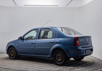 Подержанный автомобиль Renault Logan Sedan 2010 года (7 фото)