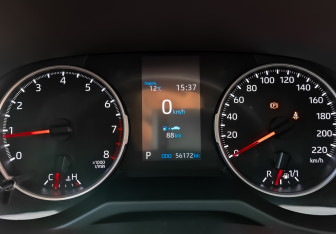 Подержанный автомобиль Toyota RAV4 2021 года (16 фото)