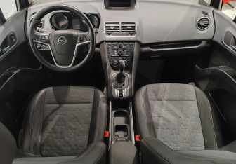 Подержанный автомобиль Opel Meriva 2012 года (10 фото)