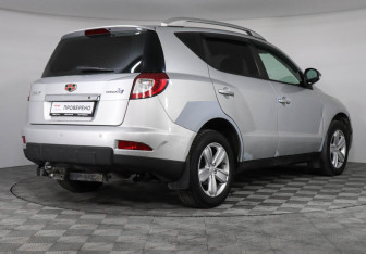 Подержанный автомобиль Geely Emgrand X7 2014 года (3 фото)