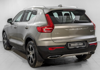 Подержанный автомобиль Volvo XC40 2019 года (7 фото)