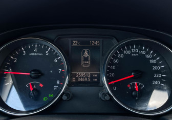 Подержанный автомобиль Nissan Qashqai+2 2012 года (11 фото)