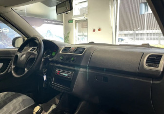 Подержанный автомобиль Skoda Fabia Wagon 2009 года (10 фото)