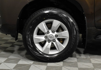 Подержанный автомобиль Toyota Land Cruiser Prado 2019 года (9 фото)