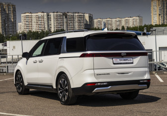 Подержанный автомобиль Kia Carnival 2020 года (8 фото)