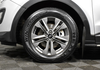 Подержанный автомобиль Hyundai Santa Fe 2015 года (7 фото)