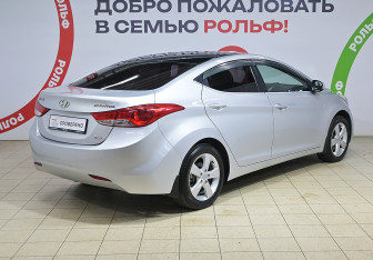 Подержанный автомобиль Hyundai Elantra Sedan 2012 года (4 фото)
