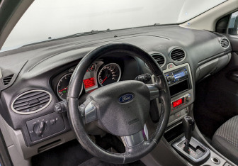 Подержанный автомобиль Ford Focus Hatchback 2009 года (13 фото)