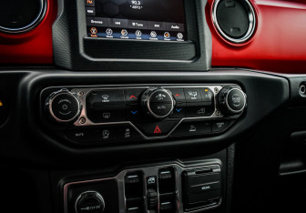 Подержанный автомобиль Jeep Wrangler 2021 года (15 фото)