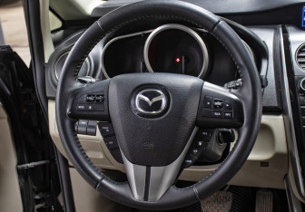 Подержанный автомобиль Mazda CX-7 2011 года (17 фото)