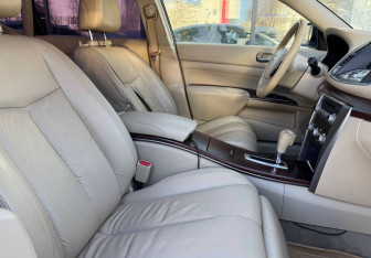 Подержанный автомобиль Nissan Teana 2013 года (10 фото)