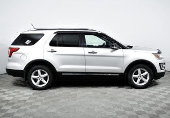 Подержанный автомобиль Ford Explorer 2017 года (4 фото)