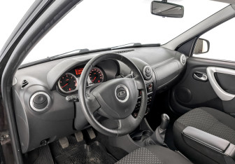 Подержанный автомобиль LADA (ВАЗ) Largus Wagon 2018 года (16 фото)