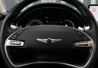 Подержанный автомобиль Genesis G80 2021 года (16 фото)