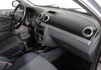 Подержанный автомобиль Chevrolet Lacetti Hatchback 2009 года (10 фото)