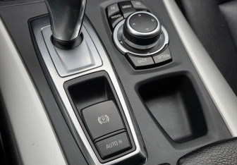 Подержанный автомобиль BMW X5 2011 года (16 фото)