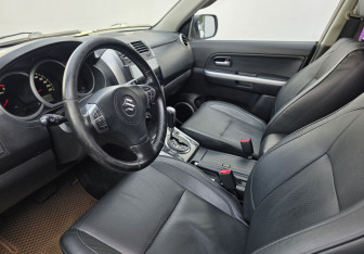 Подержанный автомобиль Suzuki Grand Vitara 2010 года (9 фото)