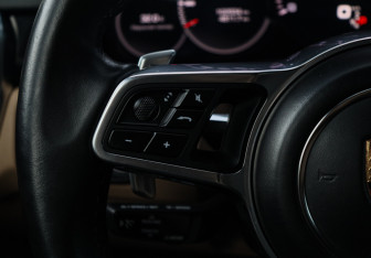 Подержанный автомобиль Porsche Cayenne 2019 года (30 фото)