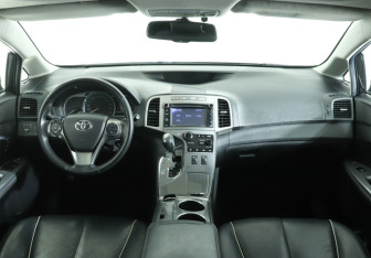 Подержанный автомобиль Toyota Venza 2014 года (12 фото)