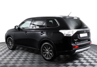 Подержанный автомобиль Mitsubishi Outlander 2014 года (7 фото)
