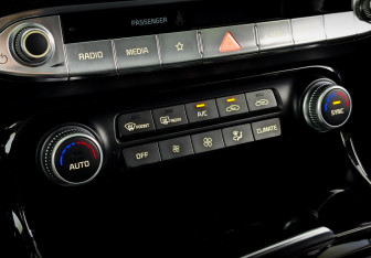 Подержанный автомобиль Kia Stinger 2021 года (26 фото)