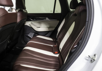 Подержанный автомобиль Geely Monjaro 2023 года (13 фото)