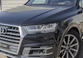 Подержанный автомобиль Audi Q7 2017 года (17 фото)